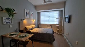 1 habitación, tabla de planchar con plancha, wifi y ropa de cama 