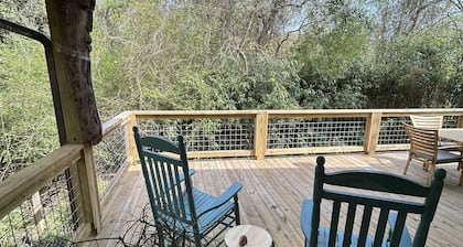 Cozy bungalow half a mile to East Beach - Pet Friendly