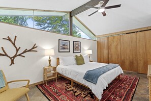 1 bedroom, desk, iron/ironing board, WiFi - Cozy bungalow half a mile to East Beach - Pet Friendly (Ocean Springs)