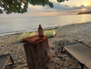 På stranden