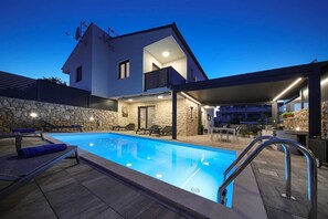 A heated pool - Holiday house ZOROO with private pool (Malinska)