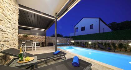 Holiday house ZOROO with private pool