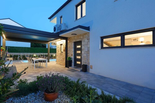 Holiday house ZOROO with private pool