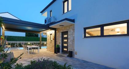 Holiday house ZOROO with private pool