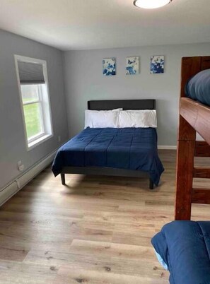 2 室のベッドルーム、WiFi (無料)、ベッドシーツ