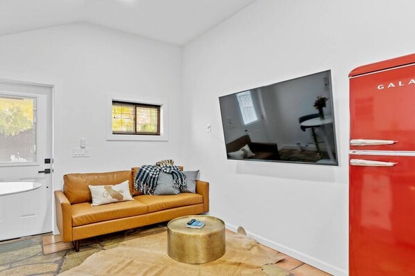 TV - Super Cute Calistoga 1BR Apartment - The 'Rutherford' (Calistoga)