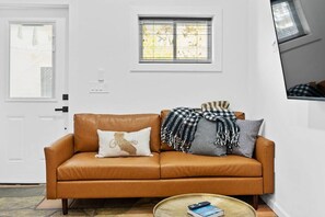 TV - Super Cute Calistoga 1BR Apartment - The 'Rutherford' (Calistoga)