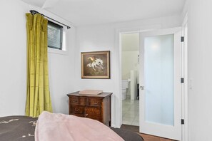 1 bedroom, iron/ironing board, WiFi, bed sheets - Super Cute Calistoga 1BR Apartment - The 'Rutherford' (Calistoga)