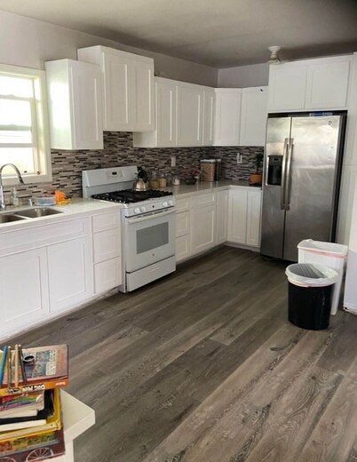 Spaciest beautiful 3rooms 1bath home located in Oakland 