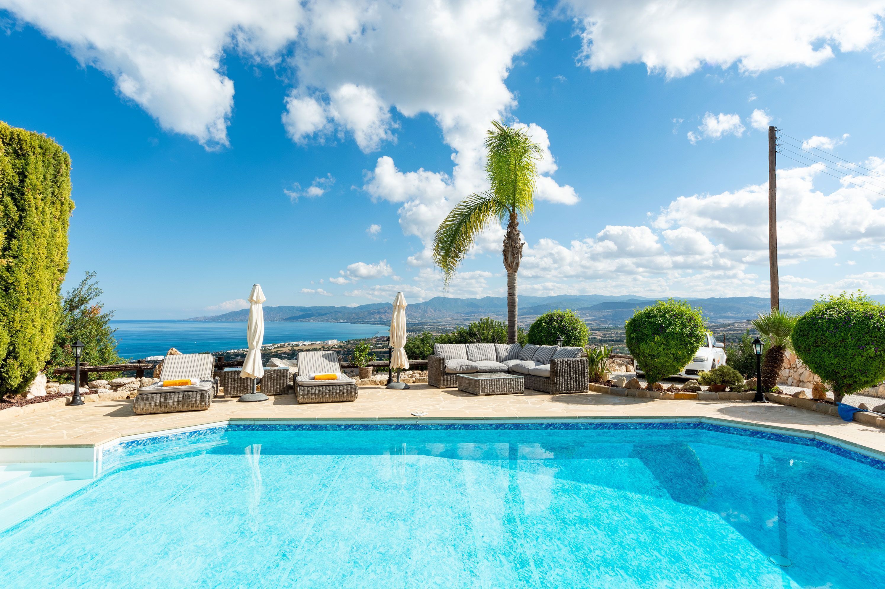 حمّام سباحة مُدفَّأ