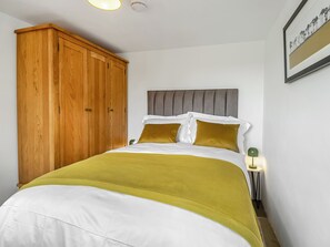2 bedrooms, WiFi (free), bed sheets