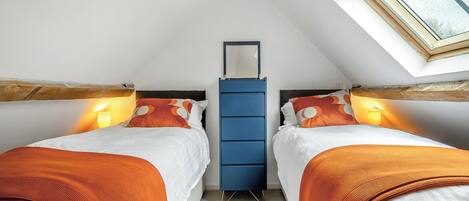 2 bedrooms, WiFi (free), bed sheets