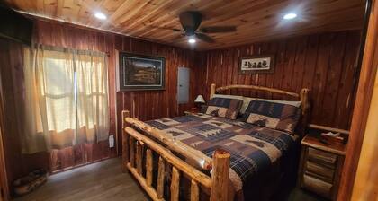 Riverside Retreat Cabin on the banks of Little River.