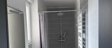 SĂšche-cheveux, papier toilette