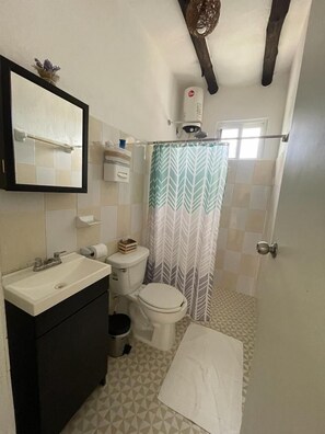 Traditional-Doppelzimmer | Badezimmer