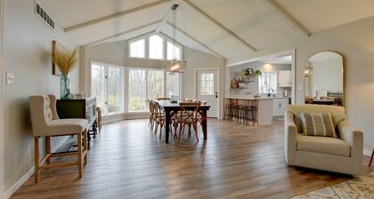 East Aurora Home ~ 18 Mi to Downtown Buffalo!