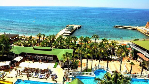 A resort with a pool, beach, and ocean view. - Seven Seas Palmeras Bay (Alanya)