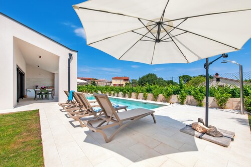 Echo villa, Istra, pool/jacuzzi, BBQ, pet friendly