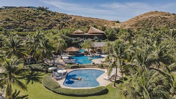 4 outdoor pools