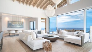 Hummingbird | Living area