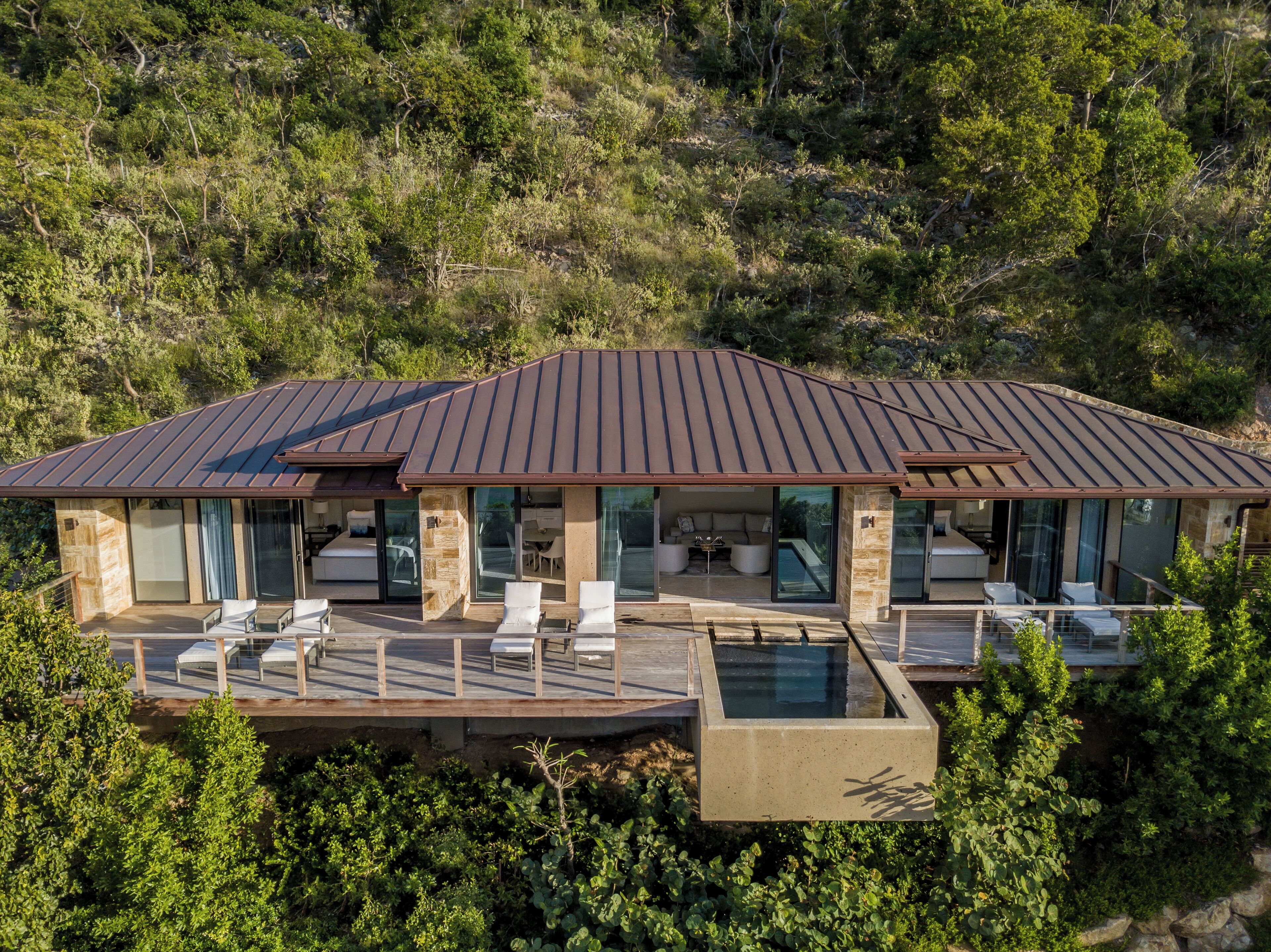 Room (MoneyPenny) | Premium bedding, in-room safe, blackout drapes, iron/ironing board