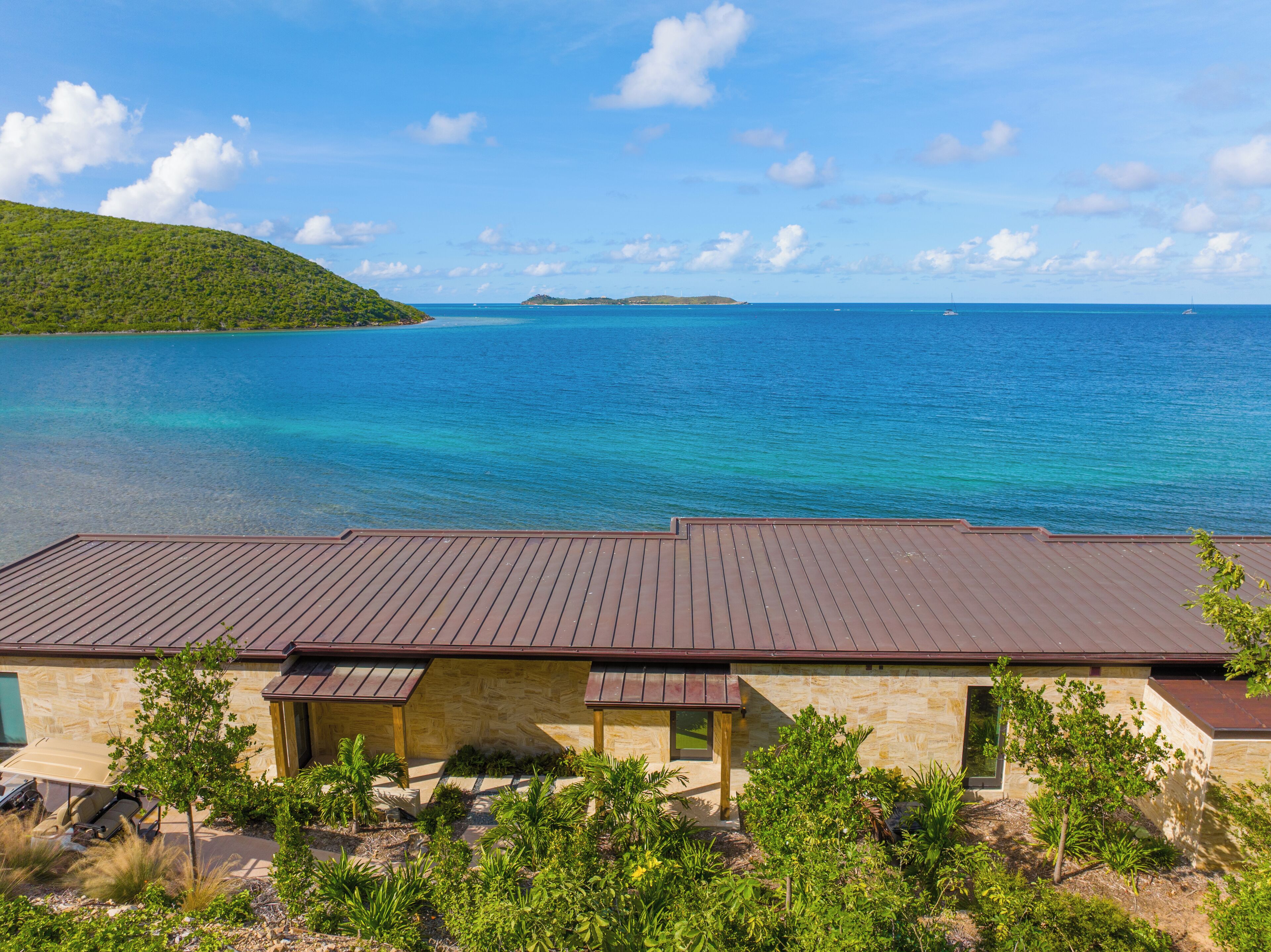 Room (Amanzi) | Premium bedding, in-room safe, blackout drapes, iron/ironing board