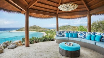 Poseidon's Perch | Hochwertige Bettwaren, Zimmersafe, Verdunkelungsvorhänge