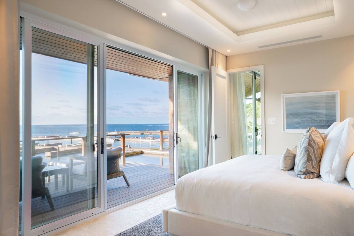 Baignoire et douche séparées, baignoire relaxante profonde