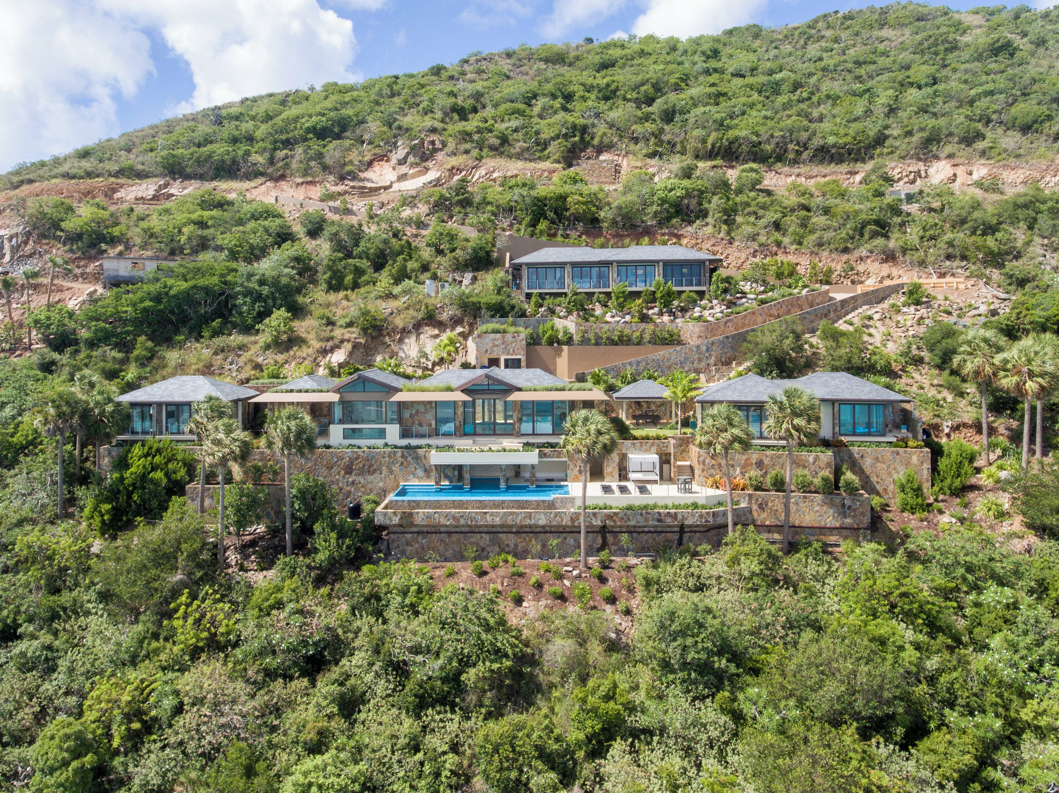 Room (Montastraea) | Premium bedding, in-room safe, blackout drapes, iron/ironing board