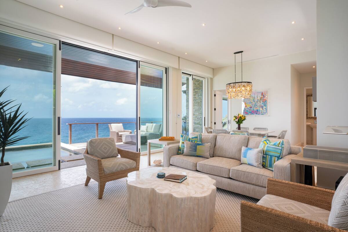 Room (Whale Point) | Premium bedding, in-room safe, blackout curtains, iron/ironing board