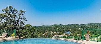 Inviting Cliffs Condo, AMAZING views, next 2 SILVER DOLLAR CITY, Table Rock Lake