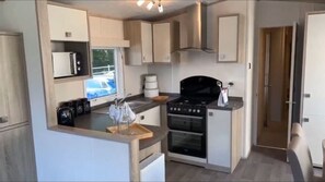 Deluxe Mobile Home | Private kitchen