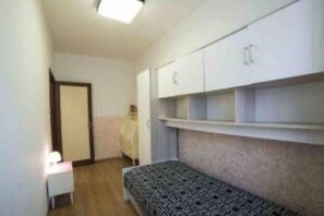 2 bedrooms, iron/ironing board, WiFi - Solaris Apartment with swimming pool (Lazise)