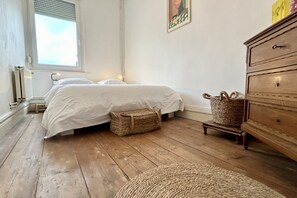2 bedrooms, WiFi, bed sheets