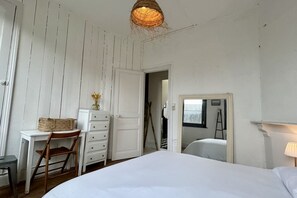 2 chambres, lit de bébé portatif, Wi-Fi, literie fournie
