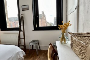 2 bedrooms, travel crib, WiFi, bed sheets