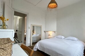 2 bedrooms, travel crib, WiFi, bed sheets