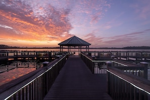 Property grounds - Rare Lakefront Resort Penthouse • Best Location • 1 Mile to Disney World! (Orlando)