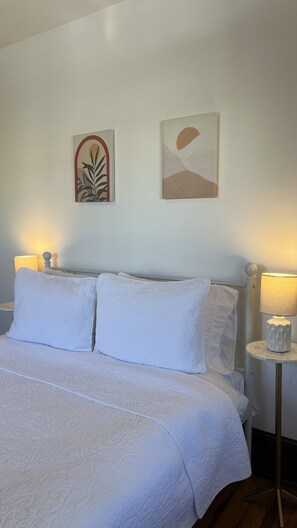 3 bedrooms, iron/ironing board, travel cot, WiFi - Large Three bedroom apartment, Main St., Goshen (Goshen)