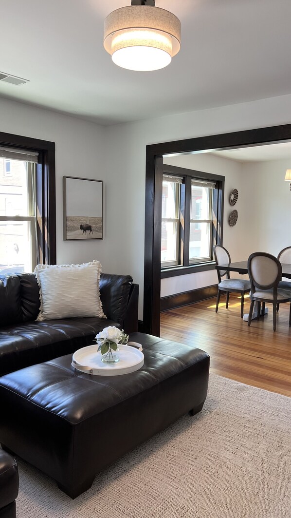 Smart TV - Large Three bedroom apartment, Main St., Goshen (Goshen)