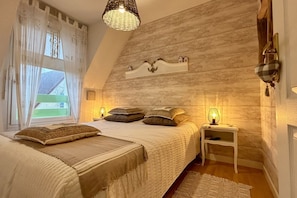 2 chambres, fer et planche à repasser, Wi-Fi, draps fournis