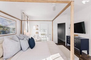 5 bedrooms, desk, iron/ironing board, free WiFi