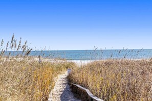 Beach nearby, sun-loungers, beach towels
