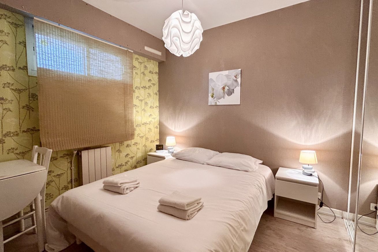 1 chambre, bureau, draps fournis