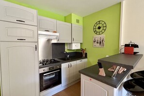 Fridge, microwave, oven, dishwasher