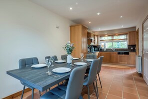 Dining - Stylish & spacious entire 3+1BR house in Lisburn(near Belfast)with parking  (Lisburn)