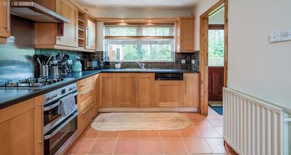 Stylish & spacious entire 3+1BR house in Lisburn(near Belfast)with parking