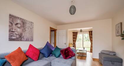 Stylish & spacious entire 3+1BR house in Lisburn(near Belfast)with parking