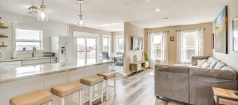 Bright Kitty Hawk Home w/ Hot Tub, Walk to Beach!