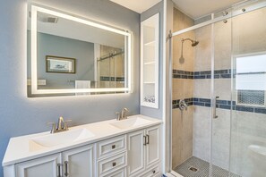 Hair dryer, towels - Bright Kitty Hawk Home w/ Hot Tub, Walk to Beach! (Kitty Hawk)